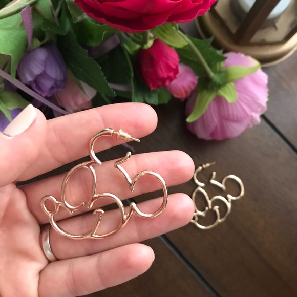 New ⭐️ Gold Disney Mickey Head Shape Earrings - Picture 4 of 5